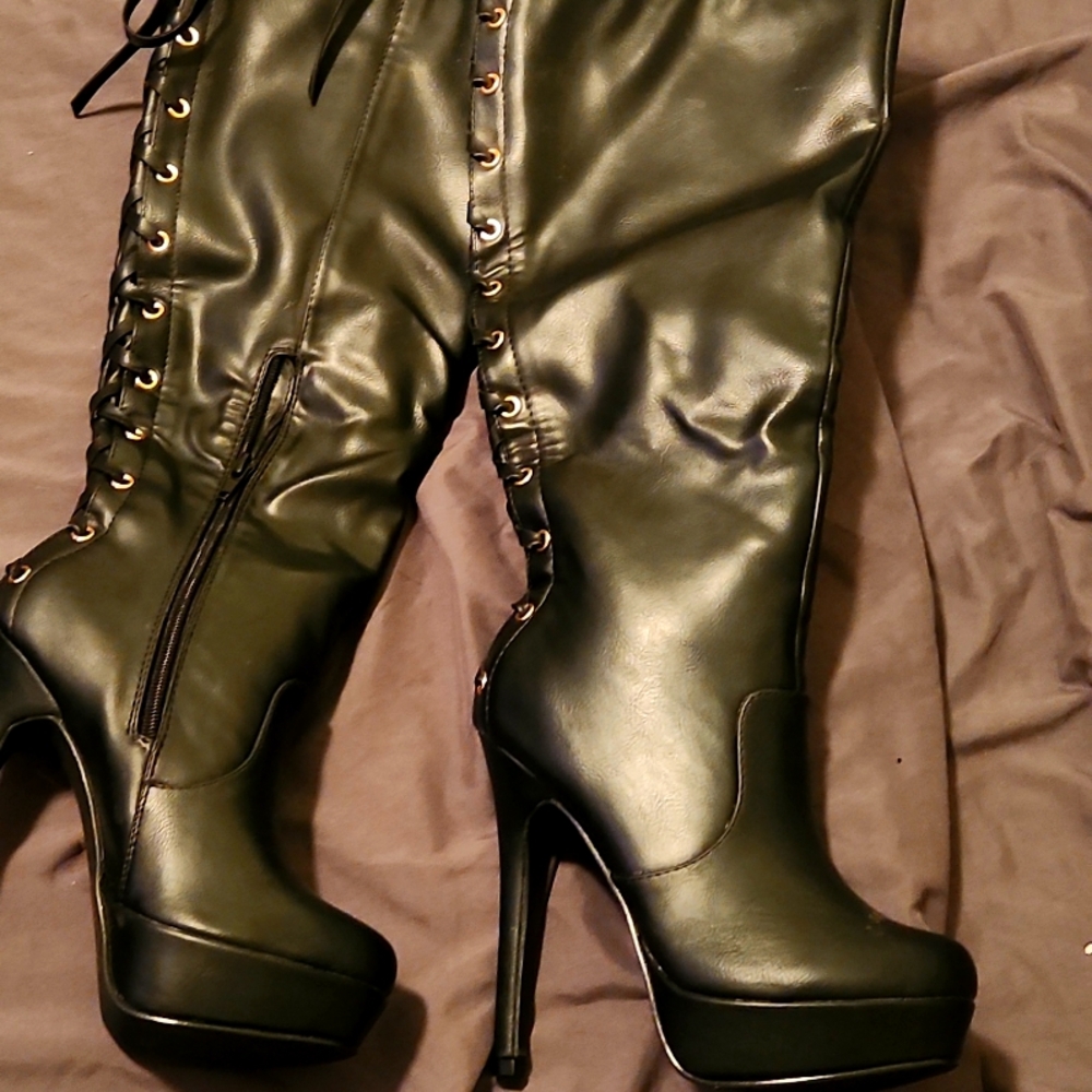Women Junia black knee high heel boot